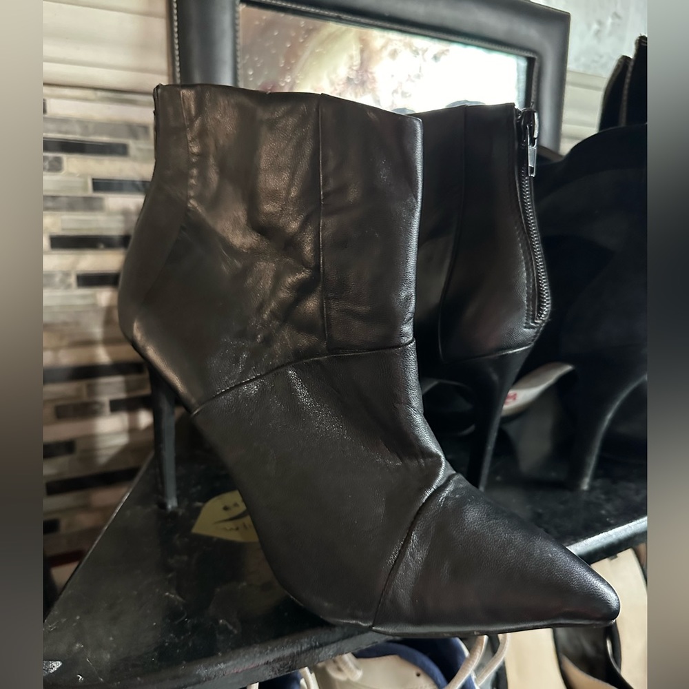 SHOEMINT UPPER LEATHER BOOTIES EXCELLEBT CONDITION